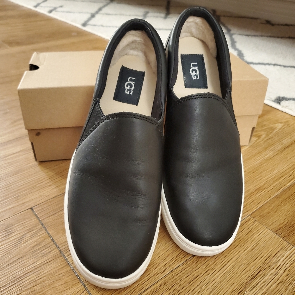 Black Leather Sneaker Flats UGG Size 7